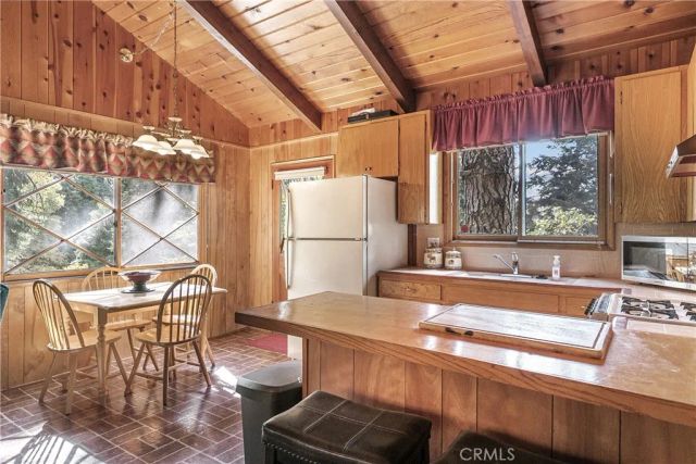 748 Lake, Lake Arrowhead, CA 92352
