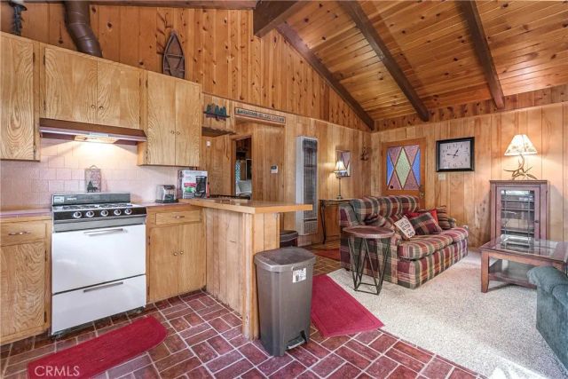748 Lake, Lake Arrowhead, CA 92352