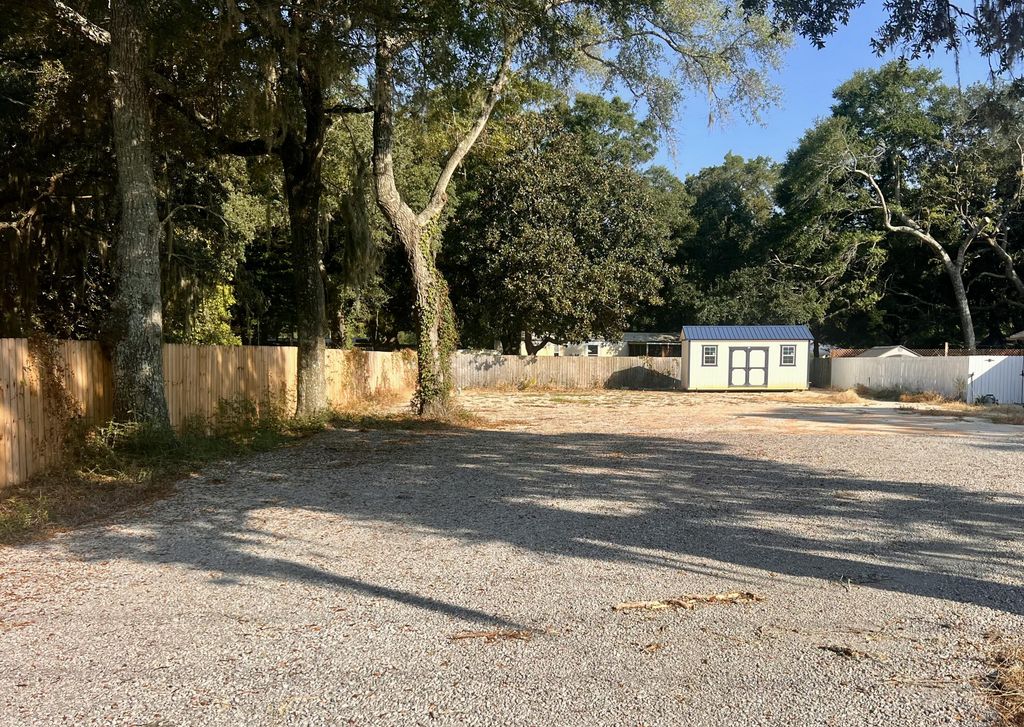 13808 FL-20, Niceville, FL 32578