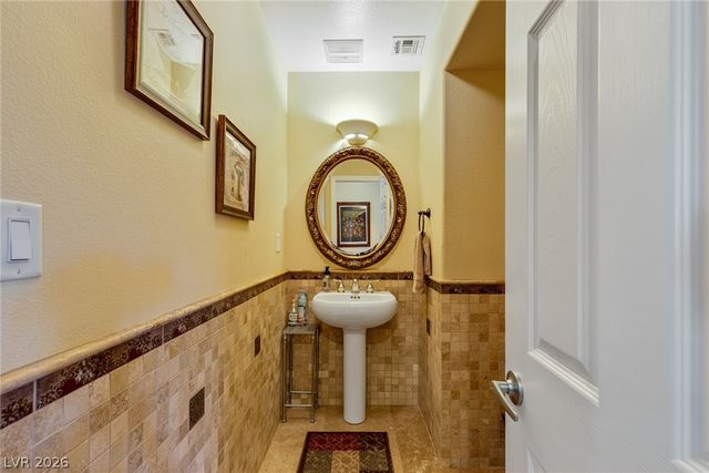 724 PINNACLE HEIGHTS Lane, Las Vegas, NV 89144