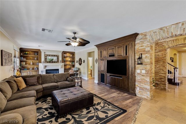 724 PINNACLE HEIGHTS Lane, Las Vegas, NV 89144