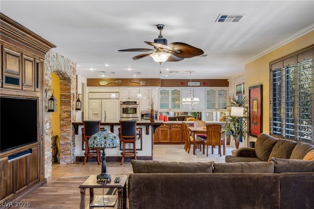 724 PINNACLE HEIGHTS Lane, Las Vegas, NV 89144