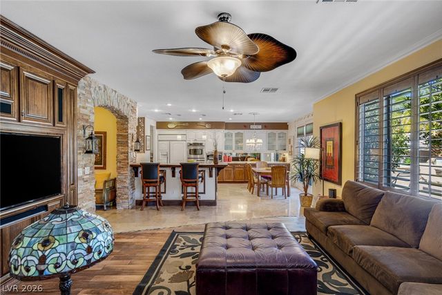 724 PINNACLE HEIGHTS Lane, Las Vegas, NV 89144