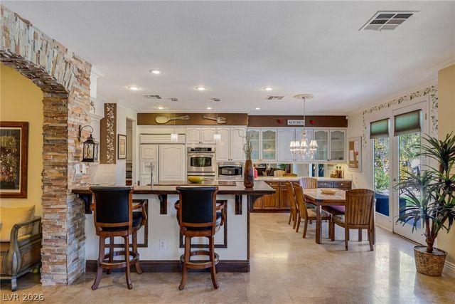 724 PINNACLE HEIGHTS Lane, Las Vegas, NV 89144