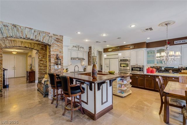 724 PINNACLE HEIGHTS Lane, Las Vegas, NV 89144