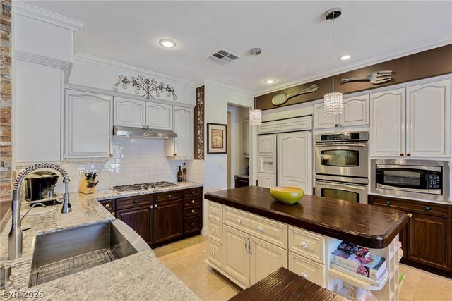 724 PINNACLE HEIGHTS Lane, Las Vegas, NV 89144