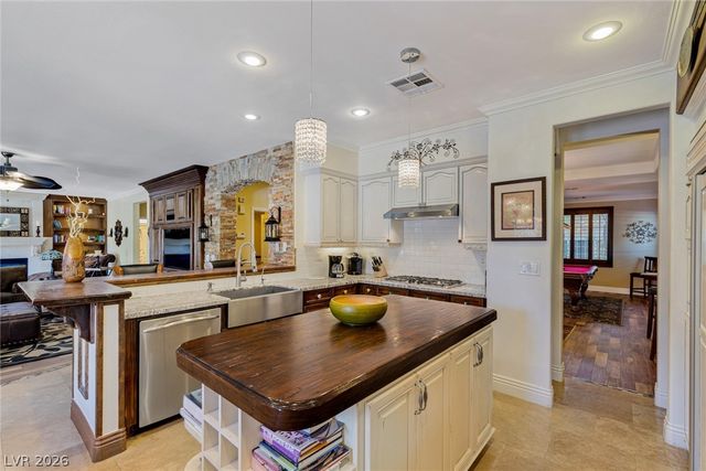 724 PINNACLE HEIGHTS Lane, Las Vegas, NV 89144