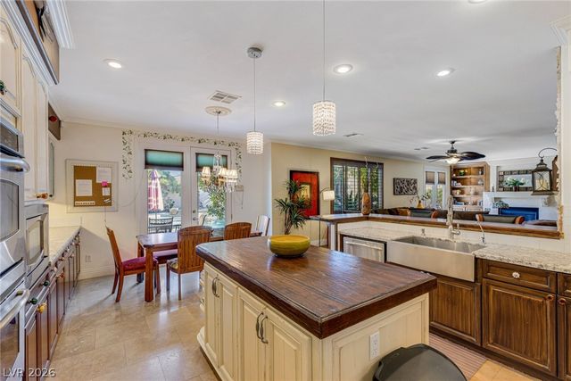 724 PINNACLE HEIGHTS Lane, Las Vegas, NV 89144