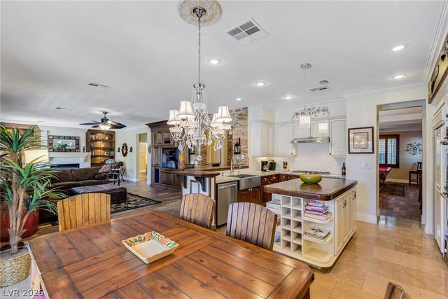 724 PINNACLE HEIGHTS Lane, Las Vegas, NV 89144