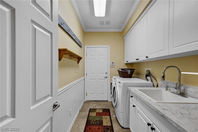 724 PINNACLE HEIGHTS Lane, Las Vegas, NV 89144