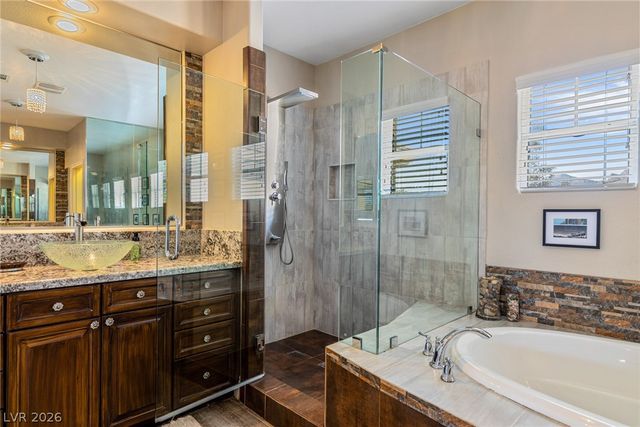 724 PINNACLE HEIGHTS Lane, Las Vegas, NV 89144