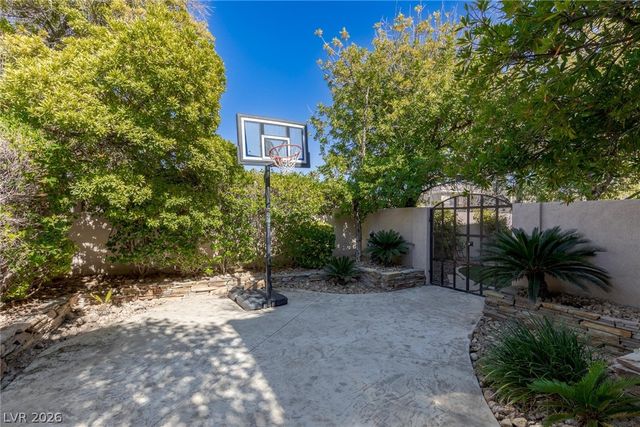 724 PINNACLE HEIGHTS Lane, Las Vegas, NV 89144