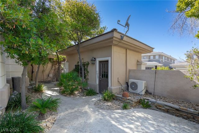 724 PINNACLE HEIGHTS Lane, Las Vegas, NV 89144