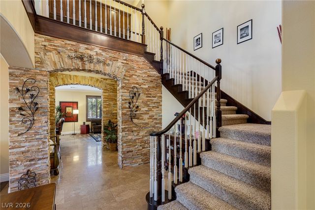 724 PINNACLE HEIGHTS Lane, Las Vegas, NV 89144