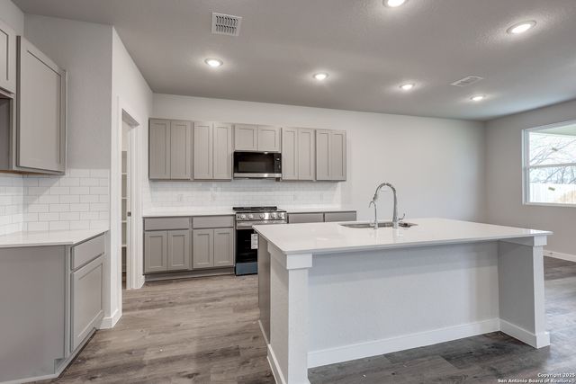 9015 Sand Dune Vis, San Antonio, TX 78222