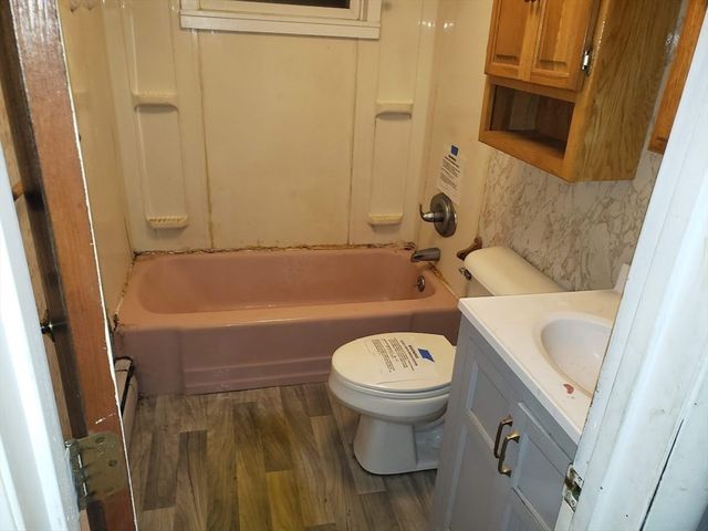 160 Bentley Rd, Barre, MA 01005