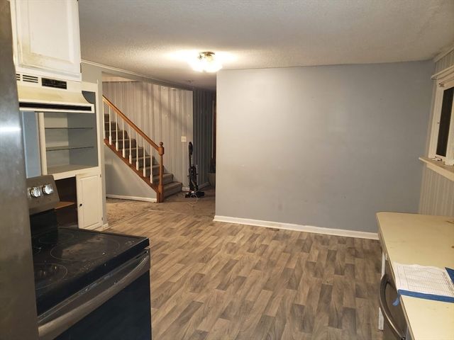 160 Bentley Rd, Barre, MA 01005