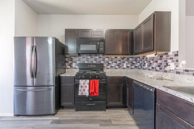 525 W Ava Drive, Mustang, OK 73064