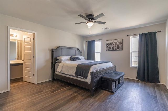 525 W Ava Drive, Mustang, OK 73064