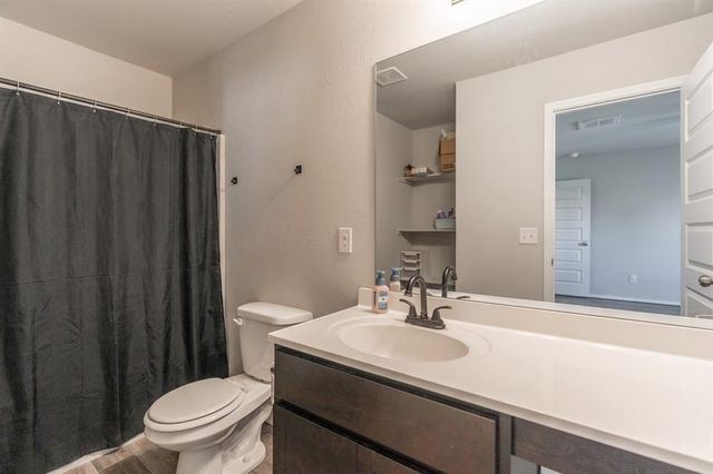 525 W Ava Drive, Mustang, OK 73064