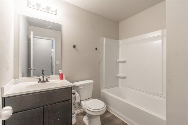 525 W Ava Drive, Mustang, OK 73064