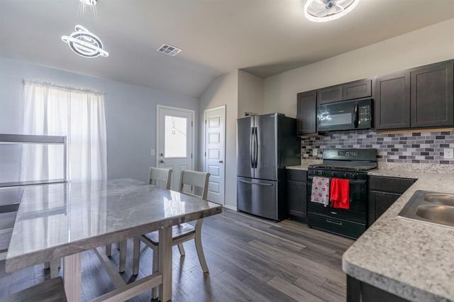 525 W Ava Drive, Mustang, OK 73064