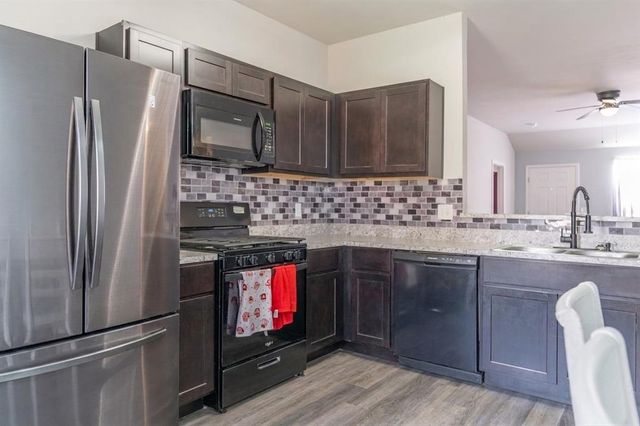 525 W Ava Drive, Mustang, OK 73064