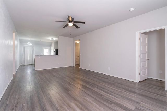 525 W Ava Drive, Mustang, OK 73064