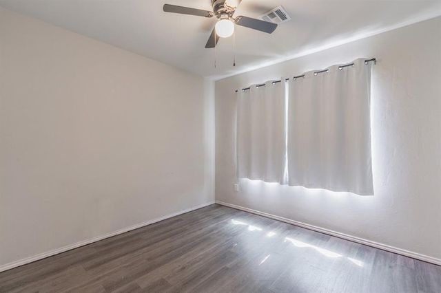 525 W Ava Drive, Mustang, OK 73064