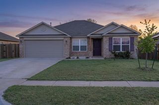525 W Ava Drive, Mustang, OK 73064