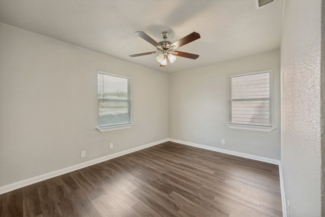 1913 San Antonio Street, Grand Prairie, TX 75051