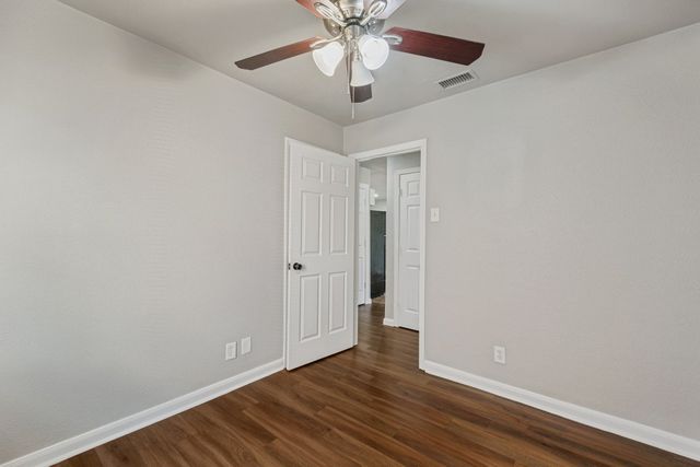 1913 San Antonio Street, Grand Prairie, TX 75051