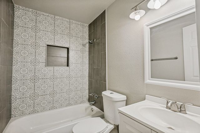 1913 San Antonio Street, Grand Prairie, TX 75051