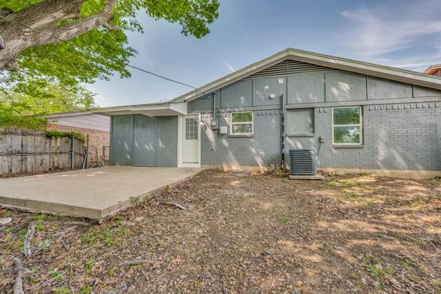 1913 San Antonio Street, Grand Prairie, TX 75051