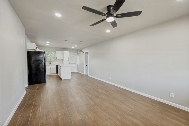 1913 San Antonio Street, Grand Prairie, TX 75051