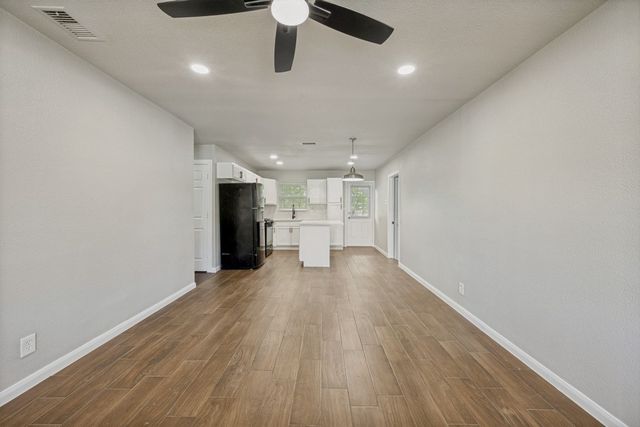 1913 San Antonio Street, Grand Prairie, TX 75051