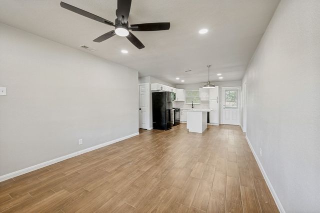 1913 San Antonio Street, Grand Prairie, TX 75051