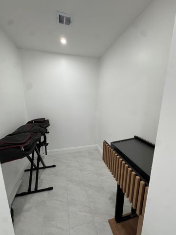 412 SE 21st Avenue D, Boynton Beach, FL 33435