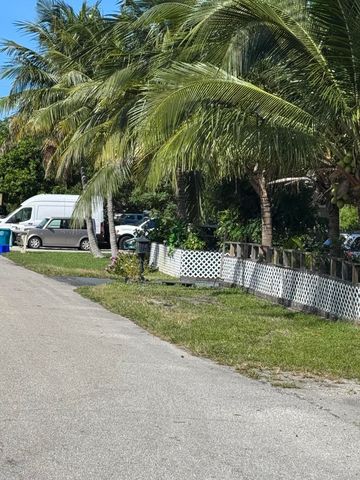 412 SE 21st Avenue D, Boynton Beach, FL 33435