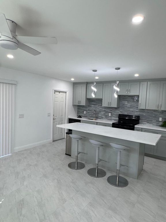 412 SE 21st Avenue D, Boynton Beach, FL 33435