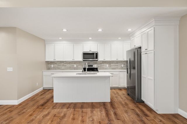 1367 Deer Ridge Lane, Ontario, OH 44906