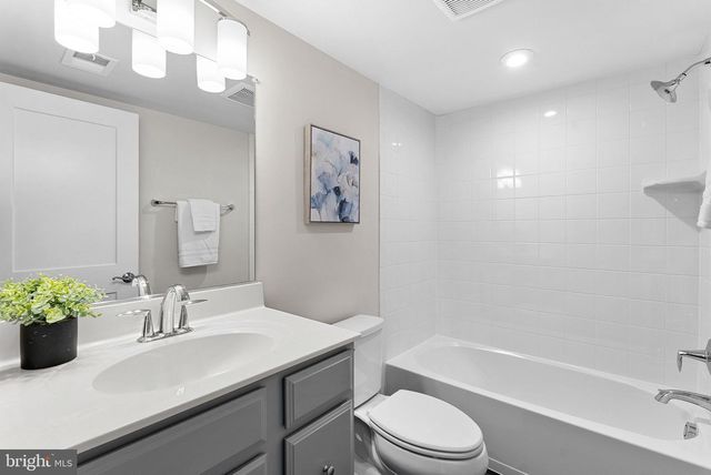 1040 CANTINA TER SE, Leesburg, VA 20175