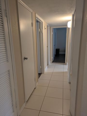 915 RIVERSIDE Drive 511, Coral Springs, FL 33071