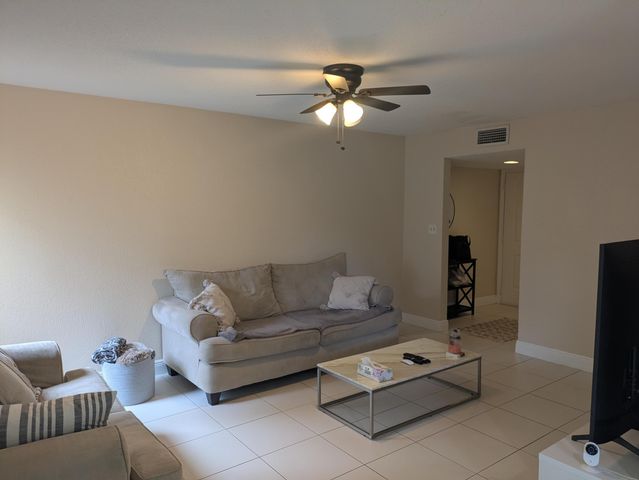 915 RIVERSIDE Drive 511, Coral Springs, FL 33071