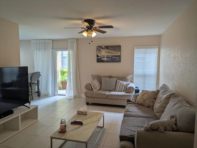 915 RIVERSIDE Drive 511, Coral Springs, FL 33071