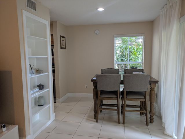 915 RIVERSIDE Drive 511, Coral Springs, FL 33071