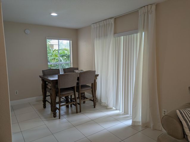 915 RIVERSIDE Drive 511, Coral Springs, FL 33071