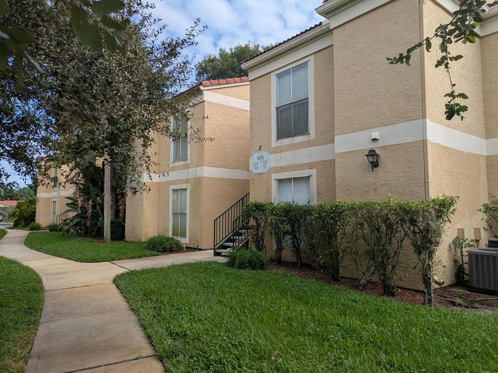 915 RIVERSIDE Drive 511, Coral Springs, FL 33071