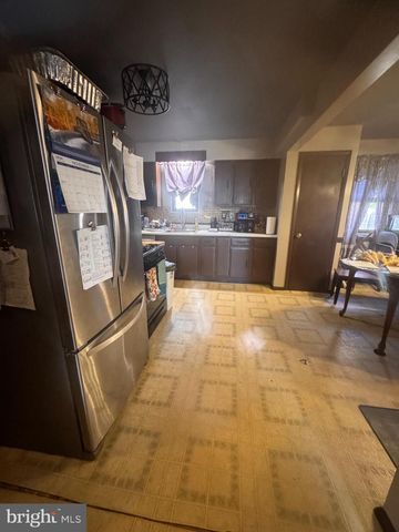 609 8TH AVE, Lindenwold, NJ 08021