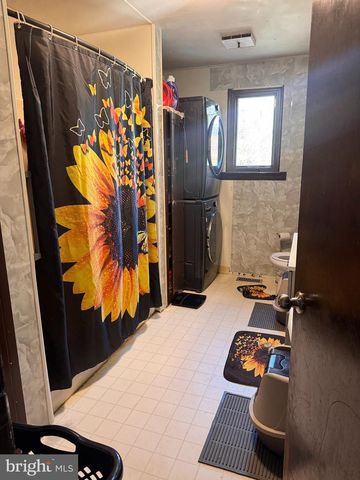 609 8TH AVE, Lindenwold, NJ 08021